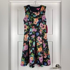 NWT Betsey Johnson Size 4 Black Floral Scuba Material Pleated Fit & Flare Dress